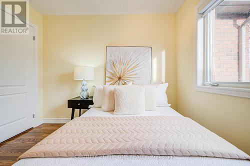 17 Venture Avenue, Richmond Hill, ON - Indoor Photo Showing Bedroom