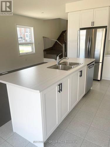 160 William Booth Avenue, Newmarket, ON - Indoor Photo Showing Kitchen With Double Sink