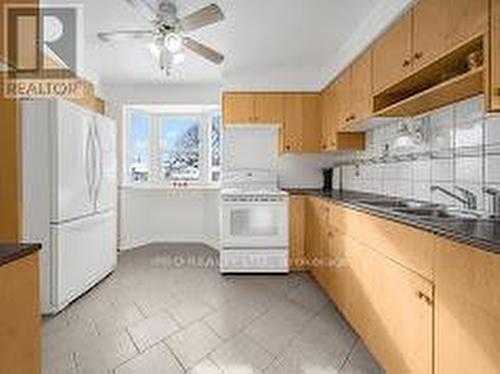 14 Tindale Road, Brampton, ON - Indoor Photo Showing Kitchen