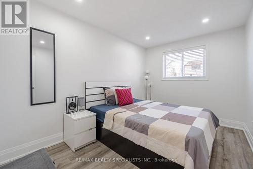 2289 Melissa Crescent, Burlington, ON - Indoor Photo Showing Bedroom