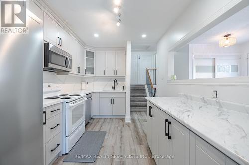 2289 Melissa Crescent, Burlington, ON - Indoor Photo Showing Kitchen