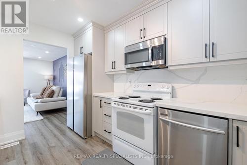 2289 Melissa Crescent, Burlington, ON - Indoor Photo Showing Kitchen