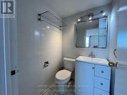 1702 - 10 Parkway Forest Drive, Toronto, ON - Indoor Photo Showing Bathroom