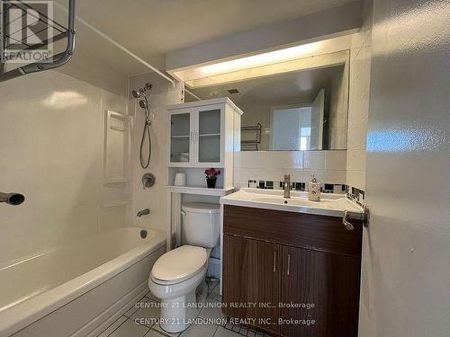 1702 - 10 Parkway Forest Drive, Toronto, ON - Indoor Photo Showing Bathroom