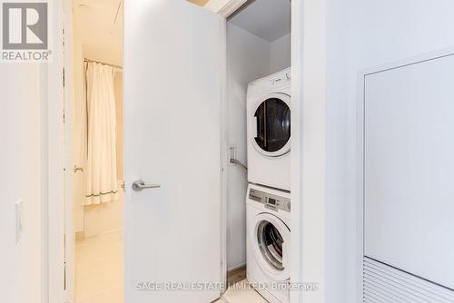 1106 - 185 Roehampton Avenue, Toronto, ON - Indoor Photo Showing Laundry Room