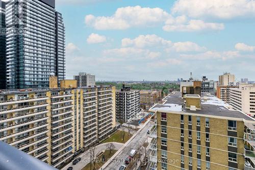 1106 - 185 Roehampton Avenue, Toronto, ON - Outdoor With Facade