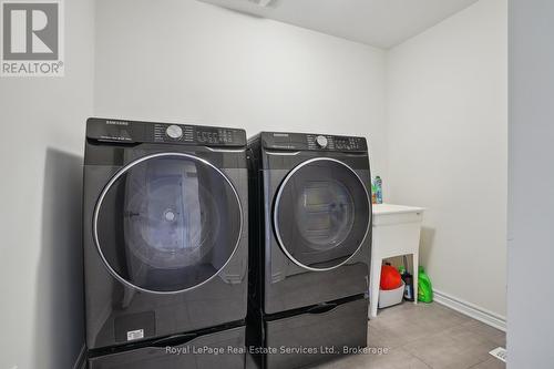 688 Kennedy Circle W, Milton (1026 - Cb Cobban), ON - Indoor Photo Showing Laundry Room