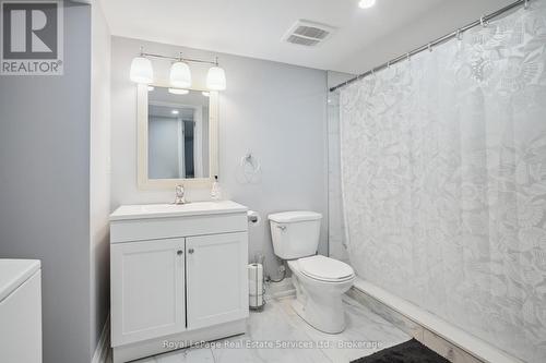 688 Kennedy Circle W, Milton (1026 - Cb Cobban), ON - Indoor Photo Showing Bathroom