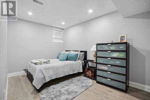 688 Kennedy Circle W, Milton (1026 - Cb Cobban), ON - Indoor Photo Showing Bedroom