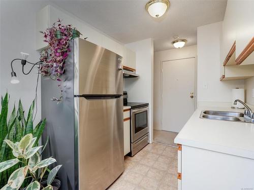 201-830 Esquimalt Rd, Esquimalt, BC - Indoor Photo Showing Kitchen With Double Sink