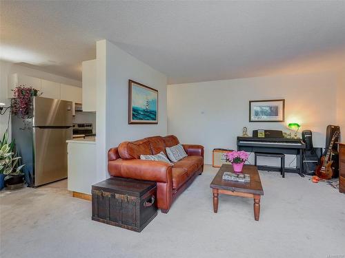 201-830 Esquimalt Rd, Esquimalt, BC - Indoor Photo Showing Living Room