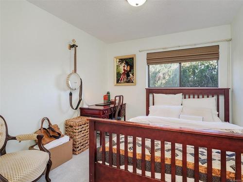 201-830 Esquimalt Rd, Esquimalt, BC - Indoor Photo Showing Bedroom