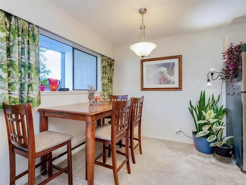 201-830 Esquimalt Rd, Esquimalt, BC - Indoor Photo Showing Dining Room