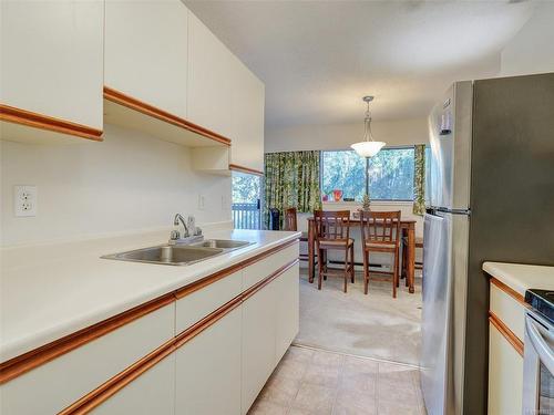 201-830 Esquimalt Rd, Esquimalt, BC - Indoor Photo Showing Kitchen With Double Sink