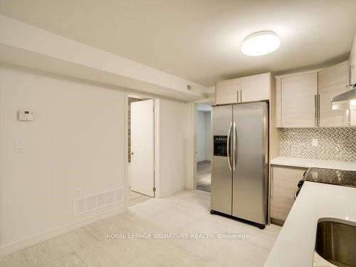 Lower-12 Arlington Ave, Toronto, ON - Indoor Photo Showing Kitchen