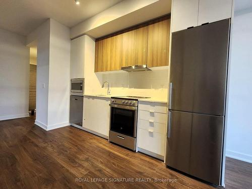 2705-50 Upper Mall Way, Vaughan, ON - Indoor Photo Showing Kitchen