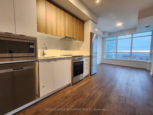 2705-50 Upper Mall Way, Vaughan, ON - Indoor Photo Showing Kitchen