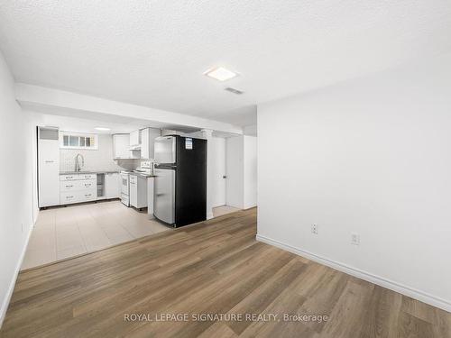 Bsmt-12 Chiswick Ave, Toronto, ON - Indoor Photo Showing Kitchen