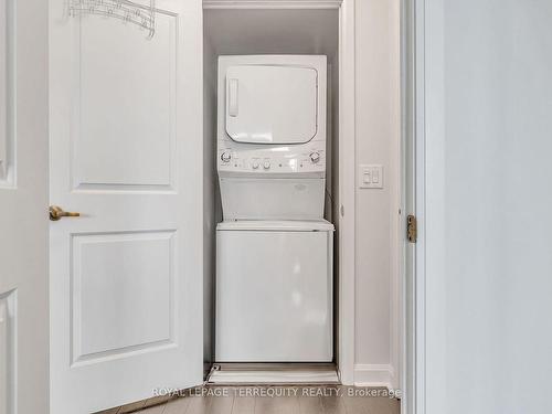 1407-1 Michael Power Pl, Toronto, ON - Indoor Photo Showing Laundry Room