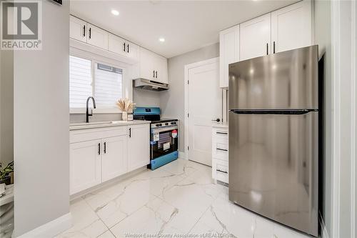 1454 Aubin Road, Windsor, ON - Indoor Photo Showing Kitchen