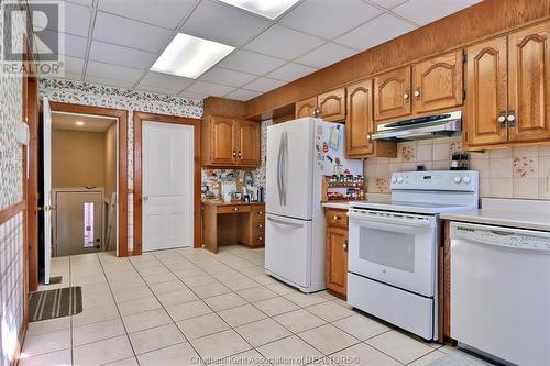 25 Wilson Avenue, Chatham, ON - Indoor Photo Showing Kitchen