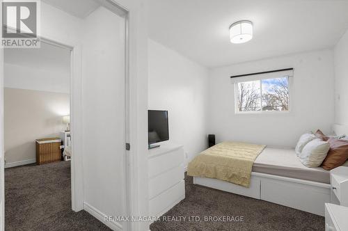 7 Bloomfield Avenue, St. Catharines (455 - Secord Woods), ON - Indoor Photo Showing Bedroom