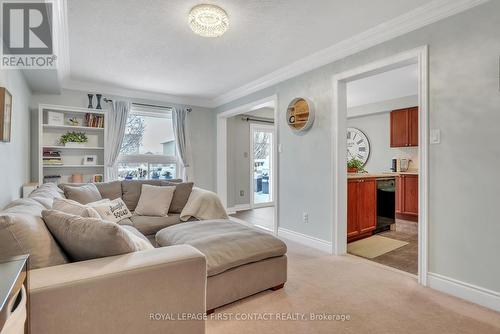 21 Bird Street, Barrie, ON - Indoor Photo Showing Living Room