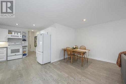 934 Wellington Street, London, ON - Indoor Photo Showing Kitchen