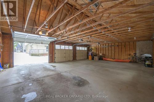 934 Wellington Street, London, ON - Indoor Photo Showing Garage