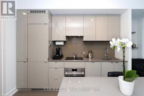 5313 - 7 Grenville Street, Toronto, ON - Indoor Photo Showing Kitchen