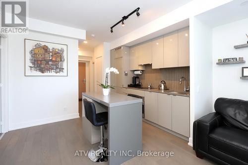 5313 - 7 Grenville Street, Toronto, ON - Indoor Photo Showing Kitchen