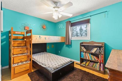 25 Queen Street, Springstein, MB - Indoor Photo Showing Bedroom