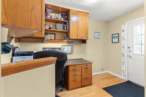 25 Queen Street, Springstein, MB - Indoor Photo Showing Office