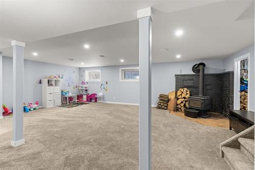 25 Queen Street, Springstein, MB - Indoor Photo Showing Basement