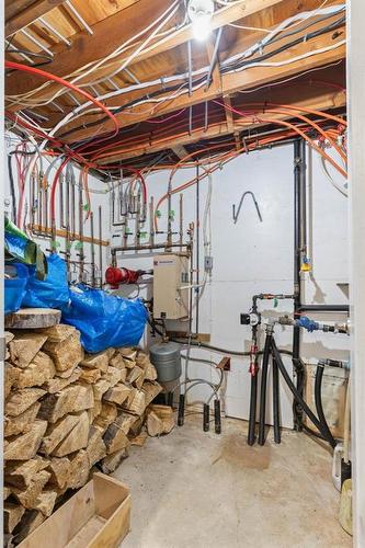 25 Queen Street, Springstein, MB - Indoor Photo Showing Basement