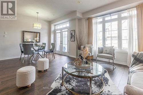 22 - 2435 Greenwich Drive, Oakville, ON - Indoor Photo Showing Living Room