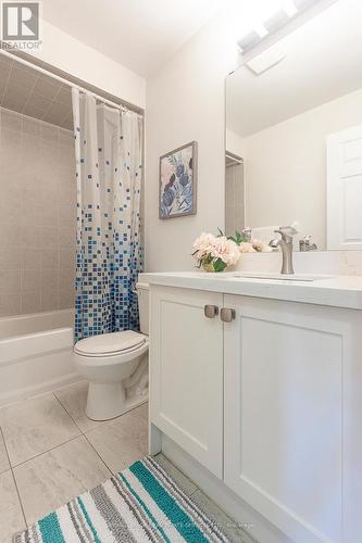 22 - 2435 Greenwich Drive, Oakville, ON - Indoor Photo Showing Bathroom