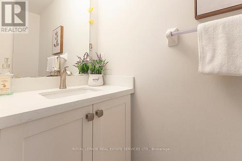 22 - 2435 Greenwich Drive, Oakville, ON - Indoor Photo Showing Bathroom