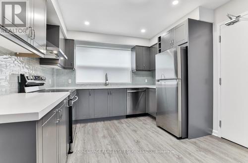 #3 - 72 Winston Park Boulevard, Toronto, ON - Indoor Photo Showing Kitchen