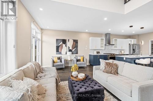 210 Taurus Place, Ottawa, ON - Indoor Photo Showing Living Room