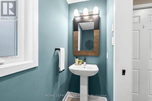 210 Taurus Place, Ottawa, ON - Indoor Photo Showing Bathroom