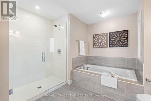 210 Taurus Place, Ottawa, ON - Indoor Photo Showing Bathroom