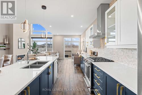 210 Taurus Place, Ottawa, ON - Indoor Photo Showing Kitchen With Double Sink With Upgraded Kitchen