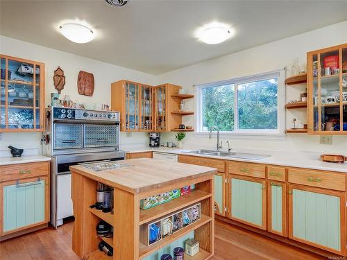 755 Towner Park Rd, North Saanich, BC 