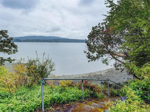 755 Towner Park Rd, North Saanich, BC 