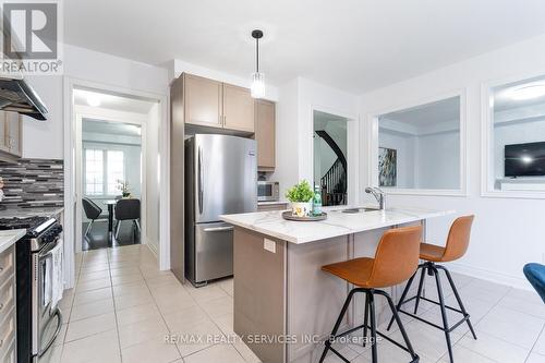 5452 Meadowcrest Avenue, Mississauga, ON - Indoor Photo Showing Kitchen With Upgraded Kitchen