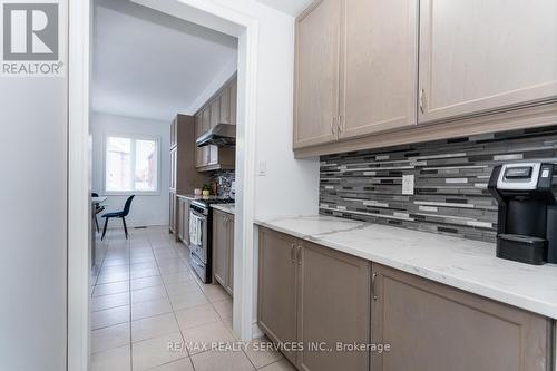 5452 Meadowcrest Avenue, Mississauga, ON - Indoor Photo Showing Kitchen