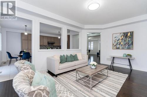 5452 Meadowcrest Avenue, Mississauga, ON - Indoor Photo Showing Living Room