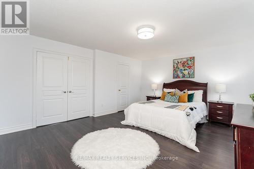 5452 Meadowcrest Avenue, Mississauga, ON - Indoor Photo Showing Bedroom