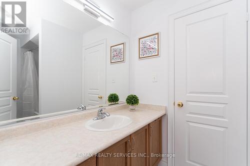 5452 Meadowcrest Avenue, Mississauga, ON - Indoor Photo Showing Bathroom